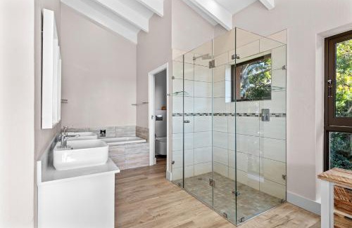 San Lameer Apartment | San Lameer Villa - 14306 - 5 Bedroom Luxury - 10 pax - San Lameer Rental Agency