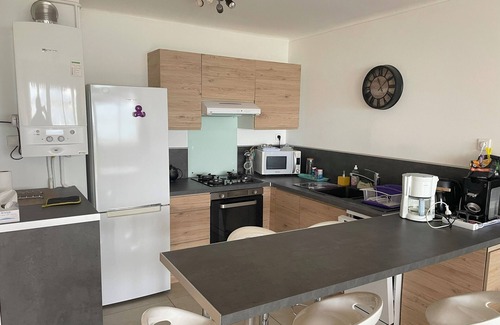 Sanary-sur-Mer Apartment | Sanary : Apartment sea view - Collective parking - Walking distance to town center and beaches