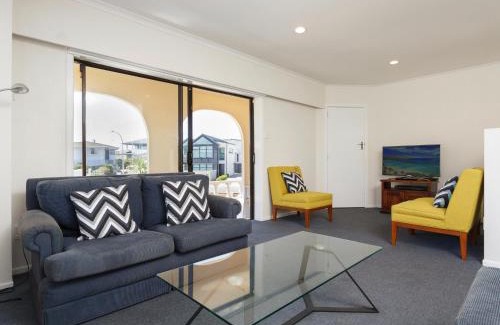 Mount Maunganui House | Sand Castles - Mount Maunganui Holiday Home