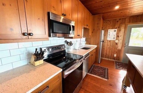 Placida Cottage | Sand Dollar Cottage: Cozy"Old-Florida" beachfront cottage with private dock!