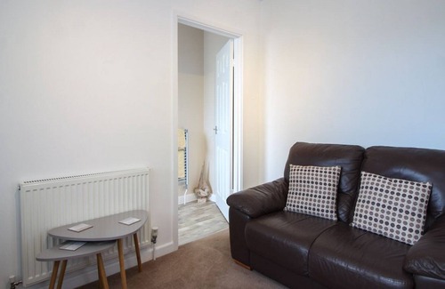 Holywell Cottage | Sand Dunes is a cosy apartment just a stone’s throw from the wonderful beach at Holywell Bay.