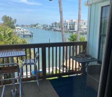 Redington Shores Hotel | Sand Vista Vacation Hotel