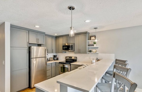 Tolovana Park House | Sandcastle B-4 -Garage. 2 minutes to the beach! w/ High-Speed EV charging outlet
