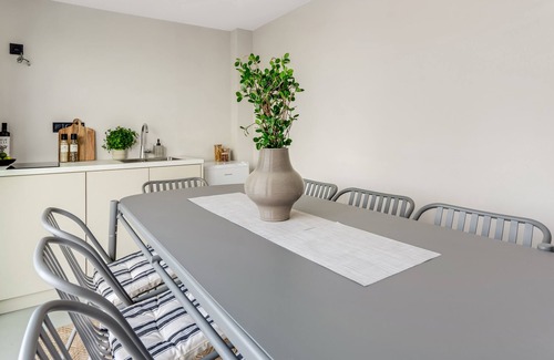 Piraeus Apartment | Sanders Port - Bold Studio with Roof-Top Terrace