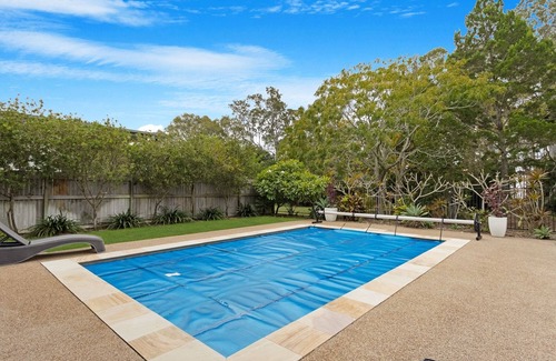 Toogoom House | Sandie’s at the Beach - 4 Bed Retreat with Pool