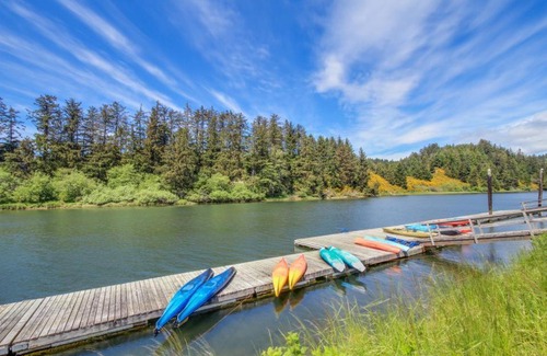 Pacific City House | Sandpiper Cottage - Meredith Lodging