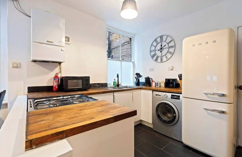 The Lane Apartment | Sandringham House 2-Bed Gem in London| Heated Pool