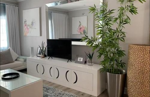 Greater Johannesburg Metropolitan Area Apartment | Sandton Hotel