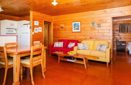 Matapouri House | Sandy Bay Beachfront - Holiday Home