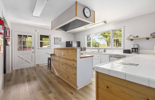 Emily Cabin | Sandy Beach and Lake Views on Mary Lake!