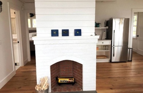 Wellfleet House | Sandy beach cottage on Wellfleet Bay