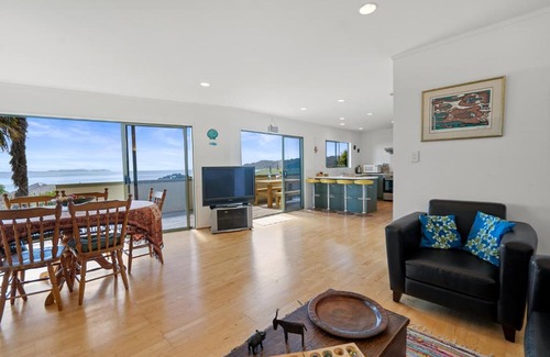 Coopers Beach House | Sandy Beach House - Coopers Beach Holiday Home