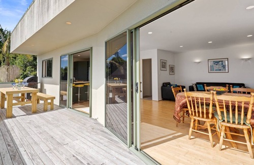 Coopers Beach House | SANDY BEACH HOUSE - COOPERS BEACH HOLIDAY HOME in Coopers Beach