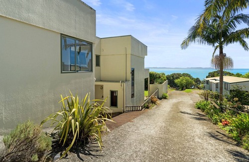 Coopers Beach House | SANDY BEACH HOUSE - COOPERS BEACH HOLIDAY HOME in Coopers Beach