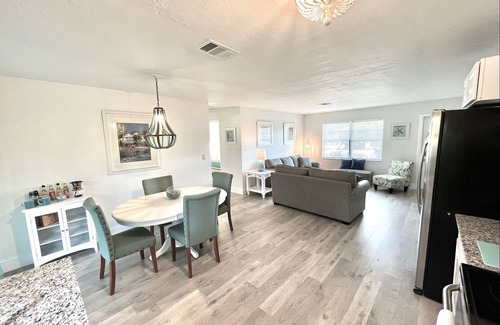 Naples Park House | Sandy Cove - Less Than 2 Miles To Vanderbilt Beach! Easy Walk to Shopping/Ent.