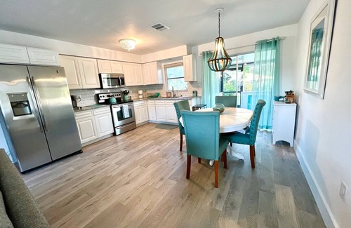 Naples Park House | Sandy Cove - Less Than 2 Miles To Vanderbilt Beach! Easy Walk to Shopping/Ent.