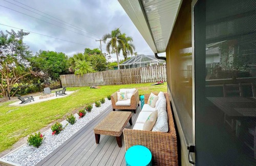 Naples Park House | Sandy Cove - Less Than 2 Miles To Vanderbilt Beach! Easy Walk to Shopping/Ent.