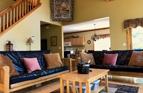 Lake Township House | SANDY FRONTAGE! Kayaks! POOL TABLE! Next to Sleeping Bear!