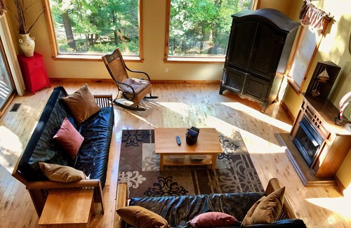 Lake Township House | SANDY FRONTAGE! Kayaks! POOL TABLE! Next to Sleeping Bear!