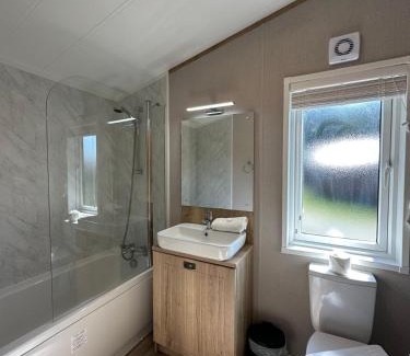 Allerthorpe House | Sandy Lane 18 - Lodge with Hot Tub