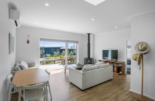 Waihi Beach House | Sandy Serenity