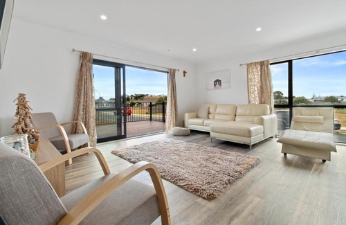 Waihi Beach House | Sandy Shores - Waihi Beach Holiday Home