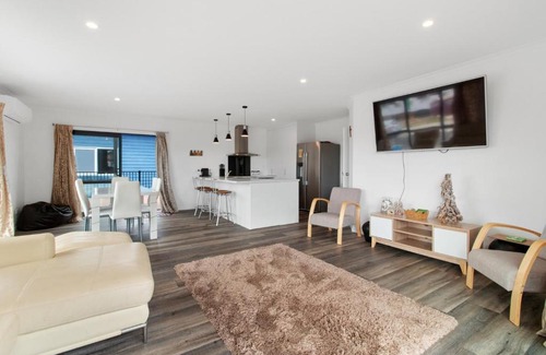 Waihi Beach House | Sandy Shores - Waihi Beach Holiday Home