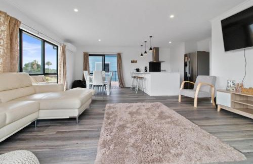 Waihi Beach House | Sandy Shores - Waihi Beach Holiday Home