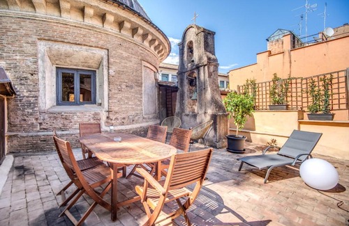 Rione VII Regola Apartment | Sant'eligio attic with exclusive terrace campo di fiori