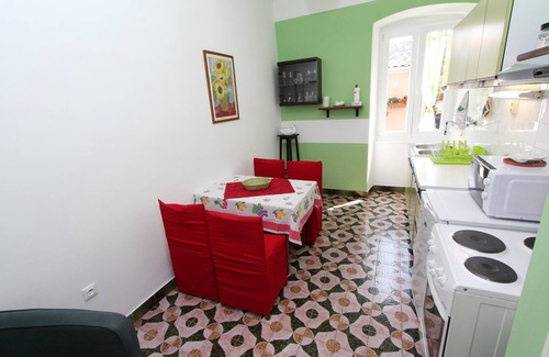 Rovinj Apartment | SANTIN One-Bedroom Apartment with Terrace