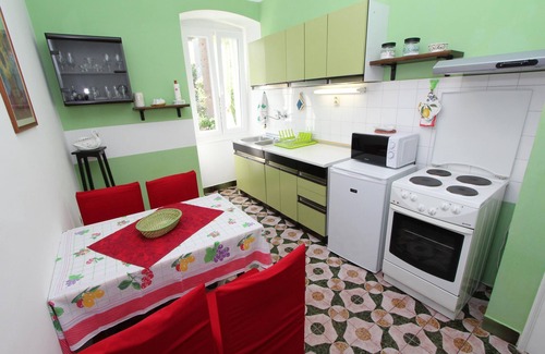 Rovinj Apartment | SANTIN One-Bedroom Apartment with Terrace