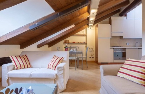 Historic Center Apartment | Santo Stefano Apartments- Entire Stairs B 7 Apartments