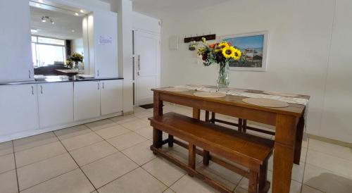 Margate Beach Apartment | Santorini 106A