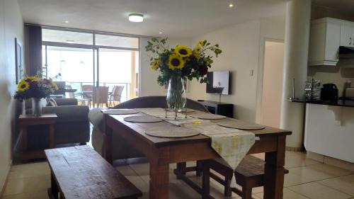 Margate Beach Apartment | Santorini 106A