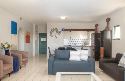 Shaka's Rock Apartment | Santorini Kamari 15 Family Only