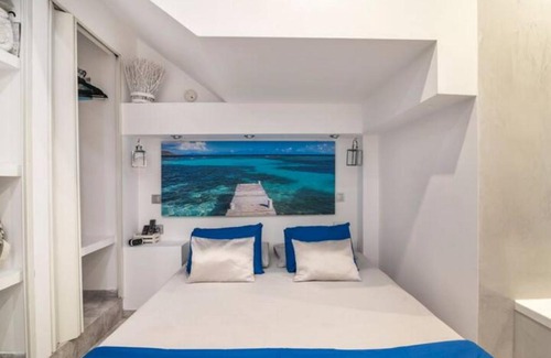 Mousio Apartment | & Santorini Style in Athens Greece