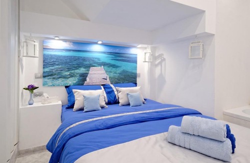 Mousio Apartment | & Santorini Style in Athens Greece