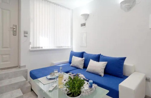 Mousio Apartment | & Santorini Style in Athens Greece