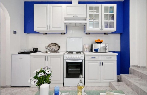 Mousio Apartment | & Santorini Style in Athens Greece