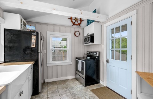 West Chatham Cottage | Sarah-N-Dipity: Cozy Cottage Near Ridgevale Beach
