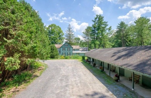 Saratoga Springs Apartment | Saratoga Garden Motel - Room 4