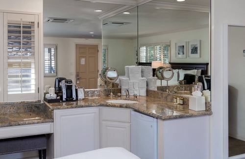 Saratoga Hotel | Saratoga Oaks Lodge