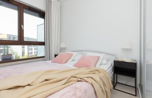 Wilanow Apartment | Sarmacka Apartment with Balcony Warsaw Wilanów by Noclegi Renters