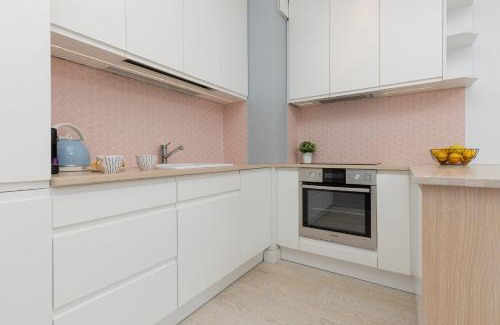 Wilanow Apartment | Sarmacka Apartment with Balcony Warsaw Wilanów by Noclegi Renters
