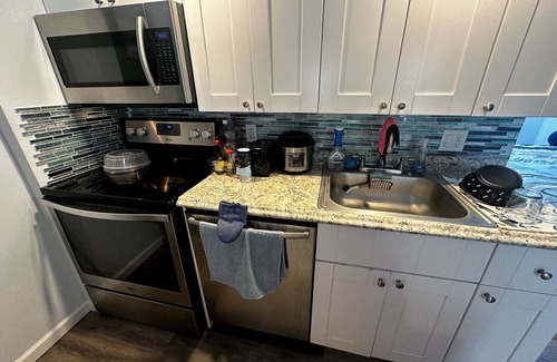 Marco Island Condo | Sassy Studio Condo in Great Central Island Location