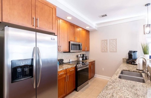 Old West Broad Neighborhood Condo | Savannah Residences|Private Parking|3BR/2BA
