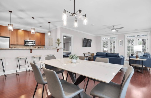 Old West Broad Neighborhood Condo | Savannah Residences|Private Parking|3BR/2BA