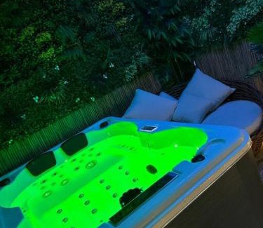 Le Pontet Apartment | Savannah spa