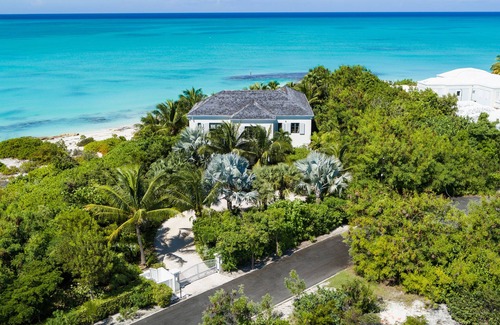 Grace Bay Villa | Saving Grace - Beautiful 5 Bedroom Beachfront Home
