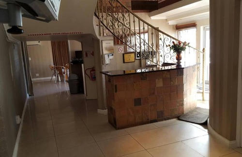 Rondebosch East Bed & Breakfast | Savoy Lodge - Budget Triple Room